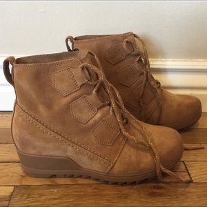 Sorel Evie Wedge boot NWT
